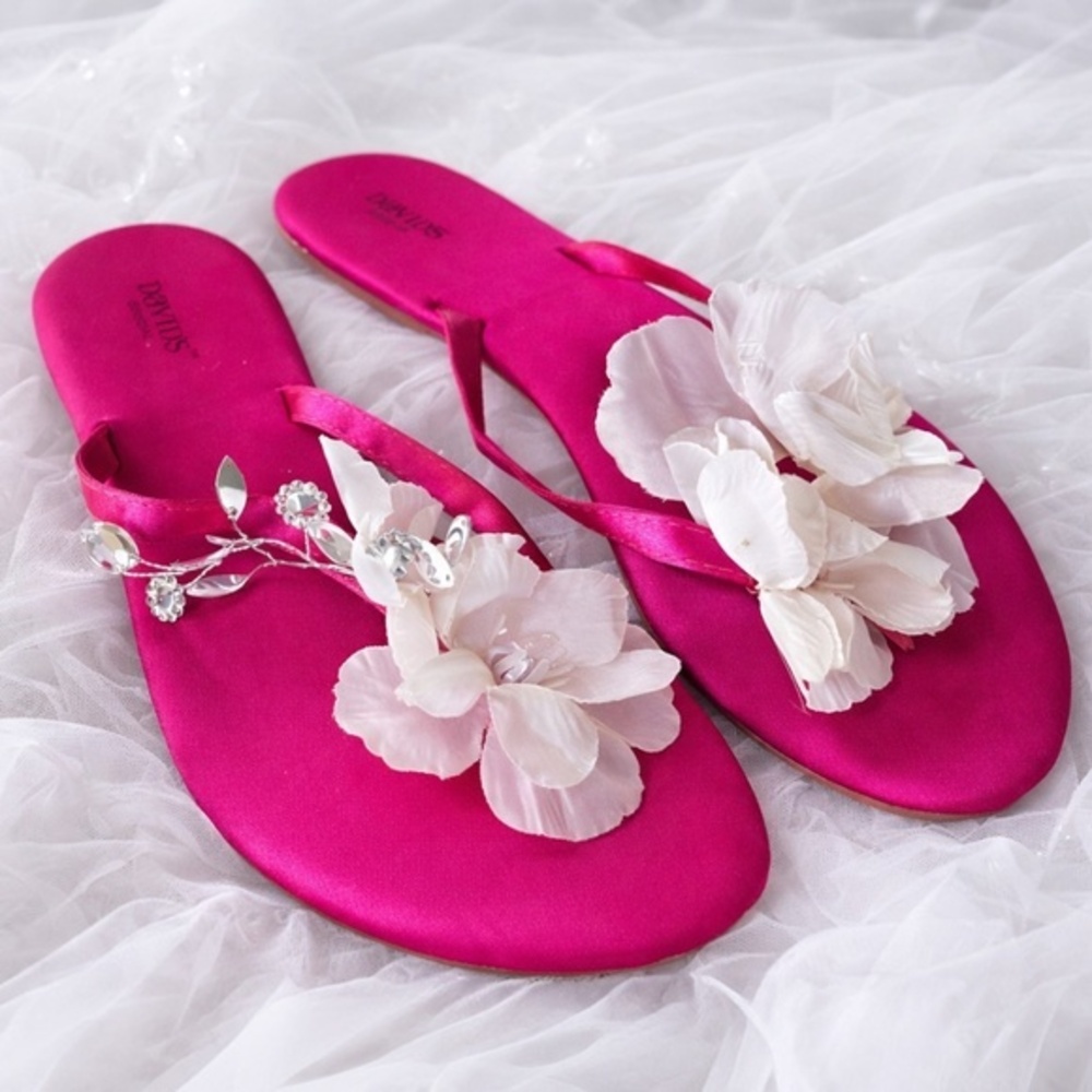 David’s Bridal Fuchsia Satin Floral Flip Flop Sandals Pink Bridal Size 7